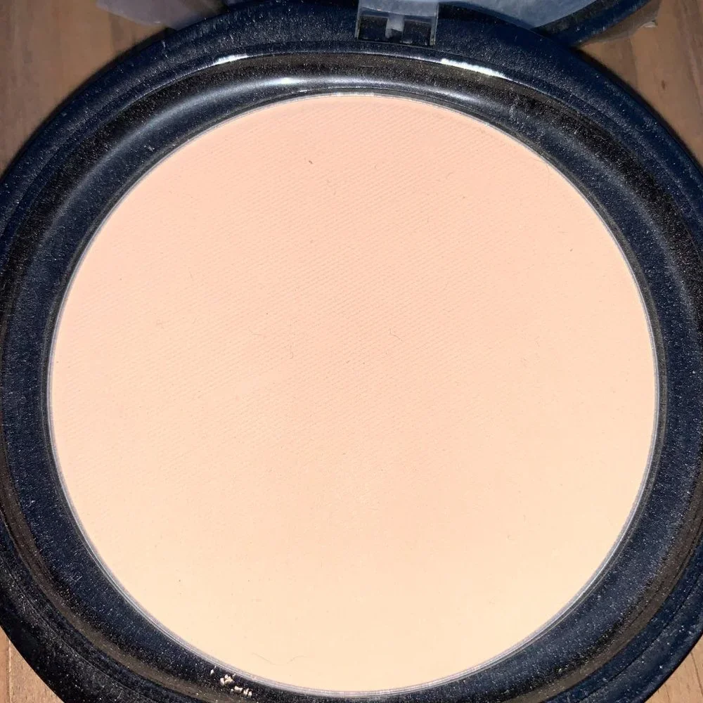 OSP Cosmetics Photochromatic Pressed Powder